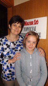 Katona Marianna és lánya, Boglárka a Magyar Szó topolyai szerkesztőségében